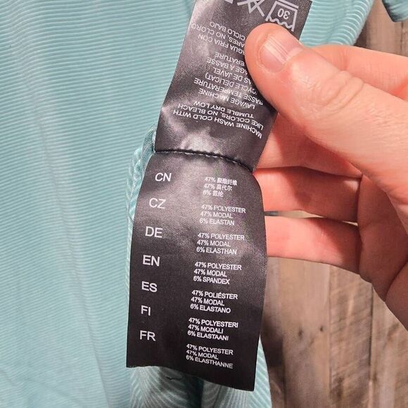 5/$25 KUHL Shirt Womans Blue Stripe Venture Shadow Short Sleeve Stretch - Picture 5 of 5